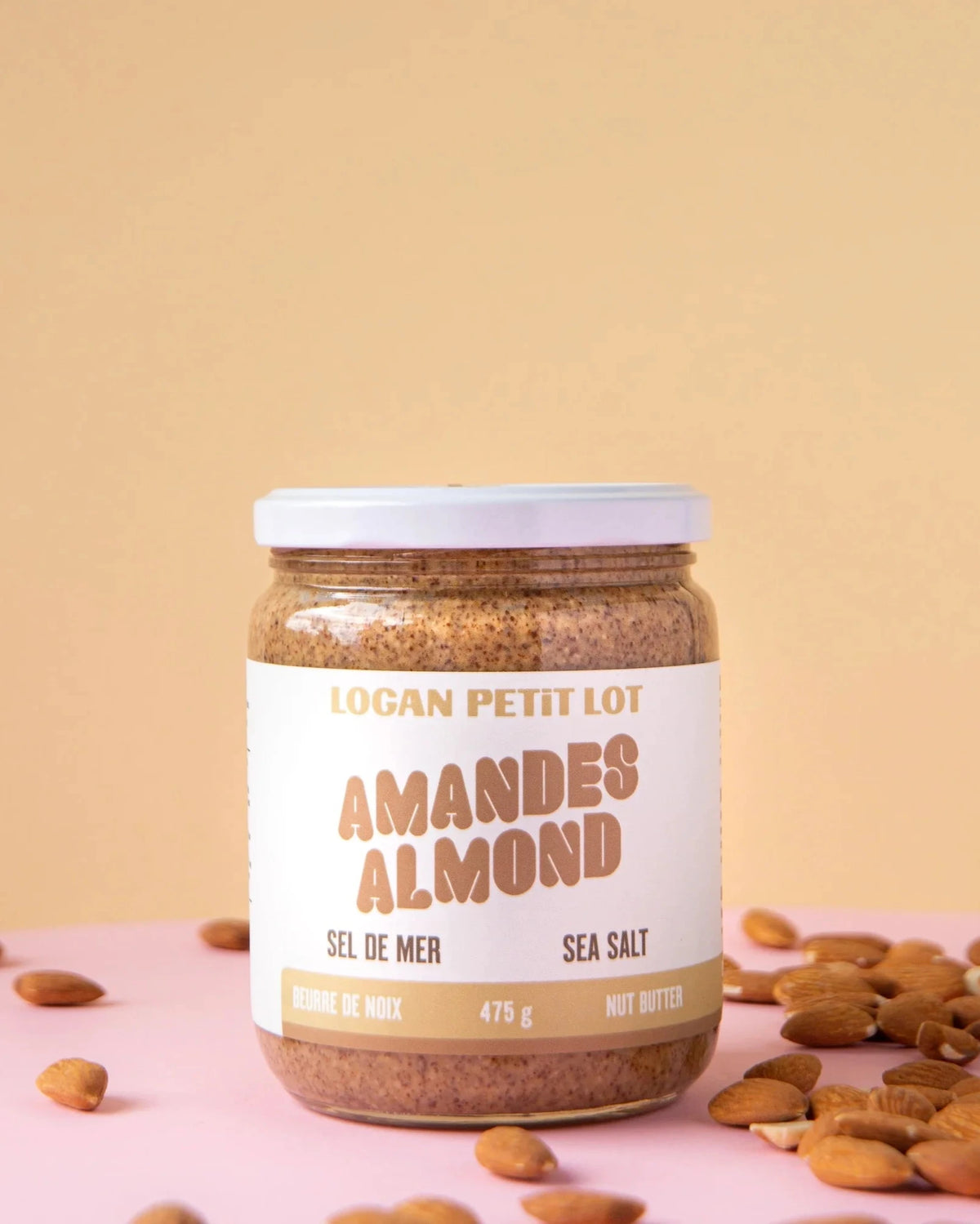 Un pot de beurre d'amandes et sel de mer de l'entreprise Logan petit lot.