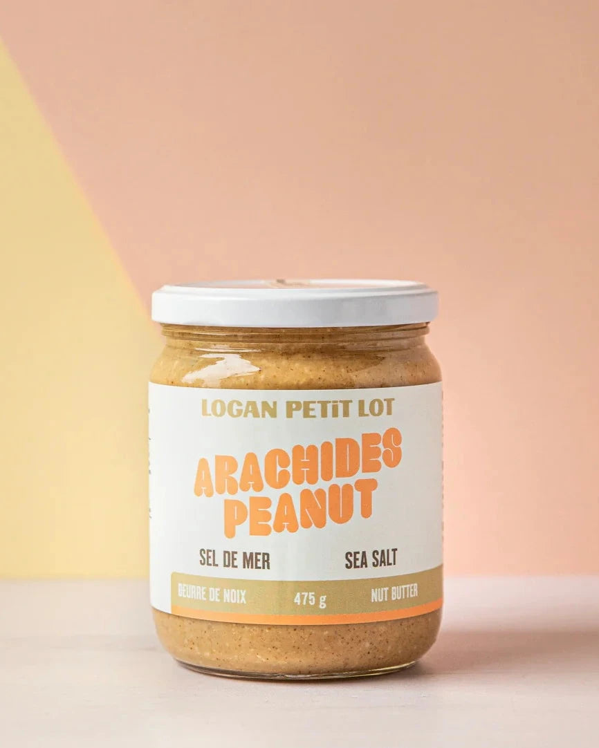 Un pot de beurre d'arachides et sel de mer de Logan petit lot.